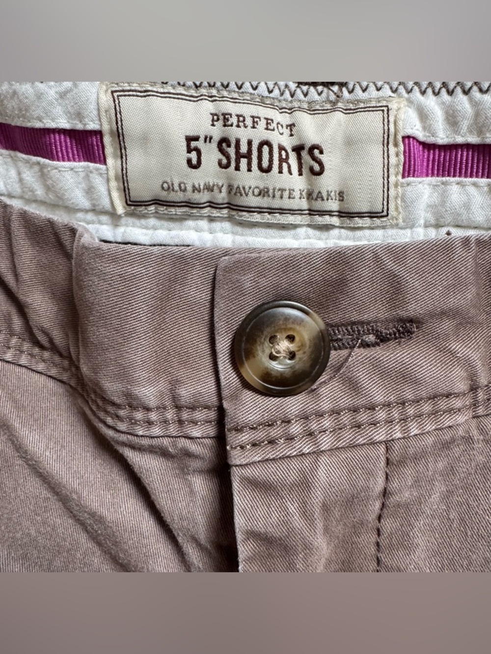 Y2K 2010 Old Navy Perfect 5” Chino Shorts in Dark Tan Brown Low Waist Size 12 - Picture 2 of 8